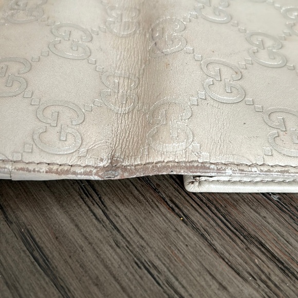 GUCCI Ivory Guiccissima Leather Wallet - Picture 14 of 16